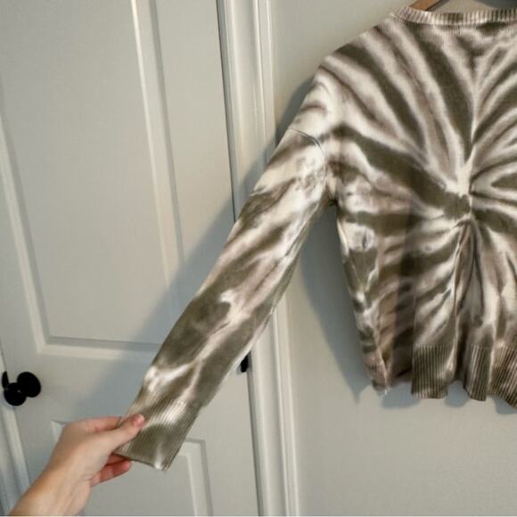 Tuckernuck Design History Green Neutral Tie Dye Sweater Large - Picture 5 of 10